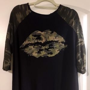 Womens 3/4 sleeve black and camouflage tshirt with lip motif
